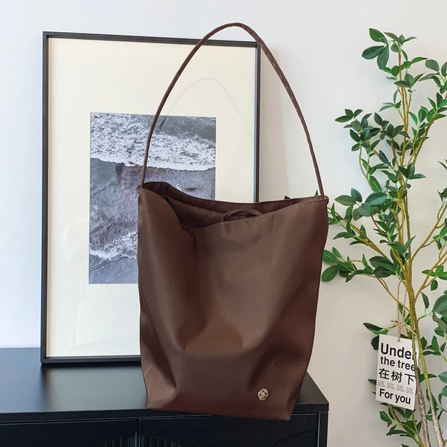 夏季新款小众高级感超软单肩水桶包女轻盈百搭牛津布大容量托特包