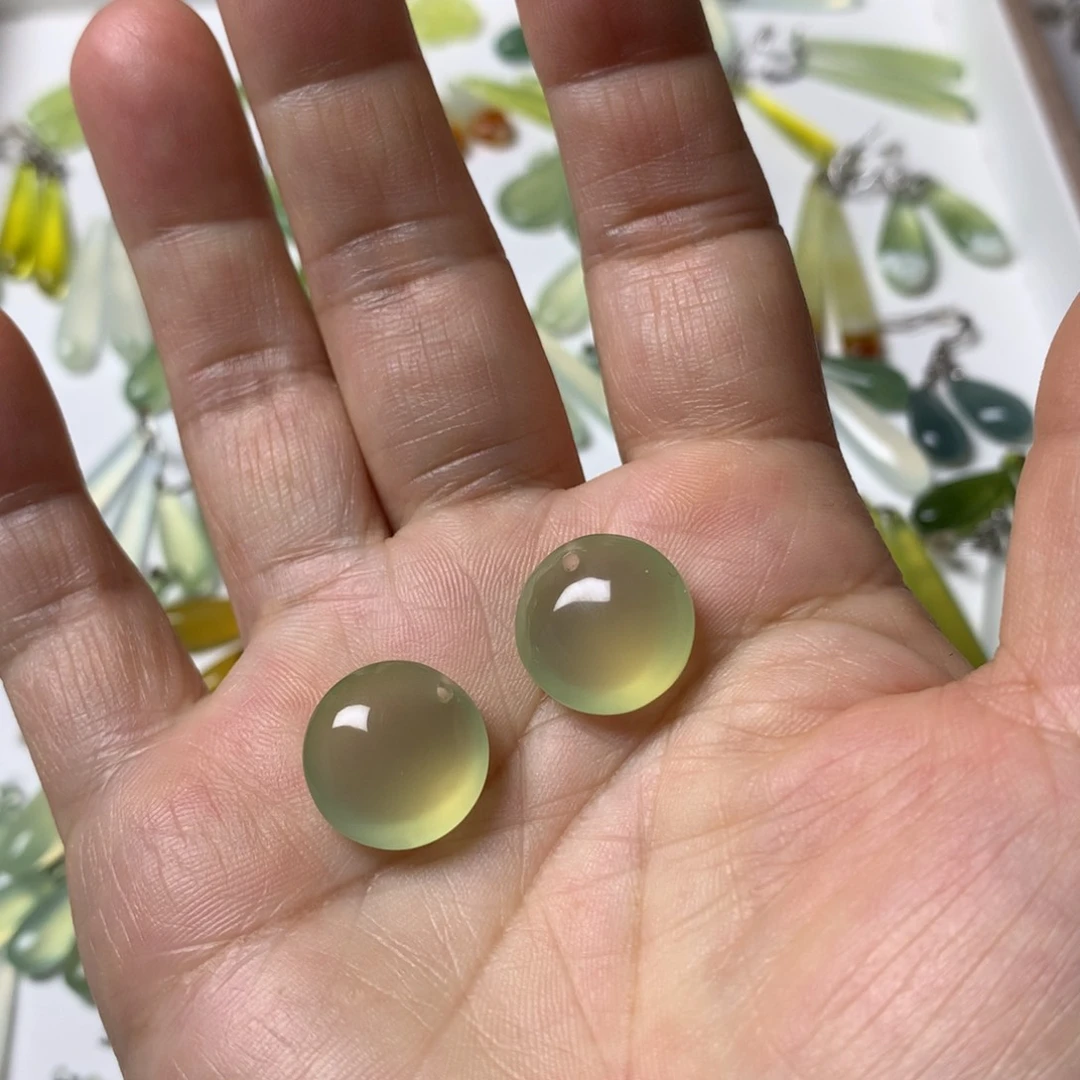 蛇纹石玉未镶嵌耳坠