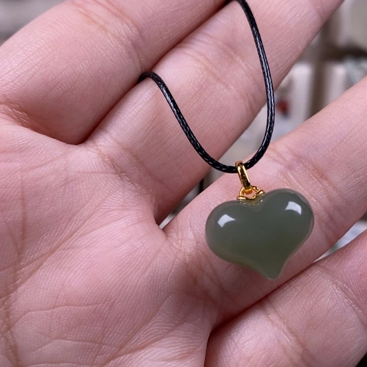 和田玉未镶嵌颈饰屁桃爱心