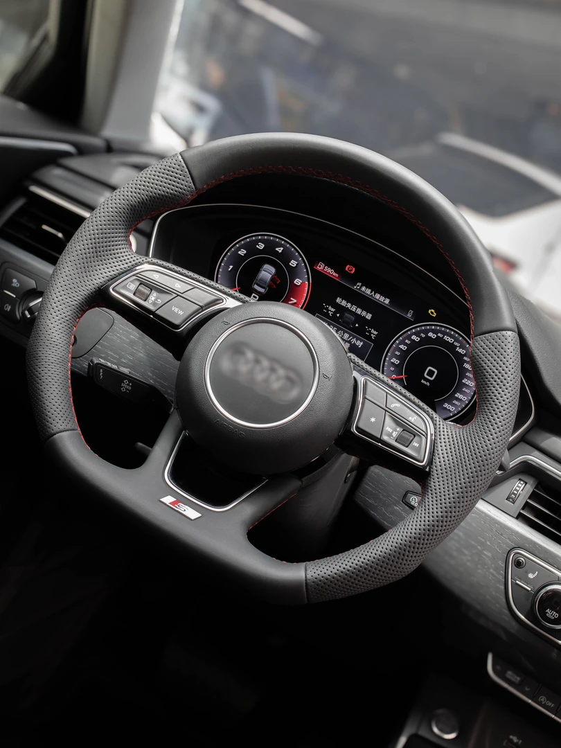 奥迪A4L/A5平底运动方向盘 碳纤维方向盘R8按键 真皮气囊盖