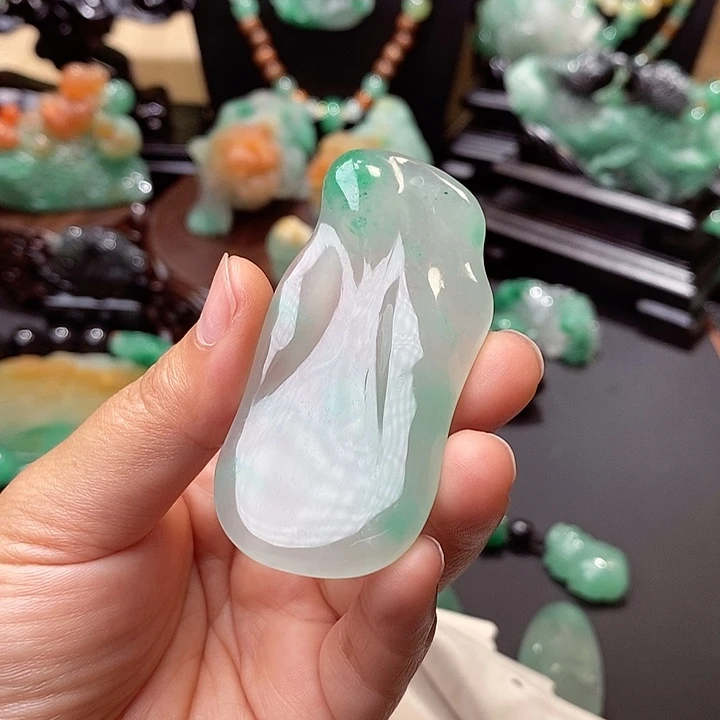 有***梦石英质玉（非洲翠）挂件未镶嵌