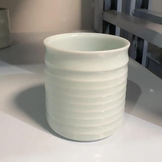 瓷片月白釉弦纹杯