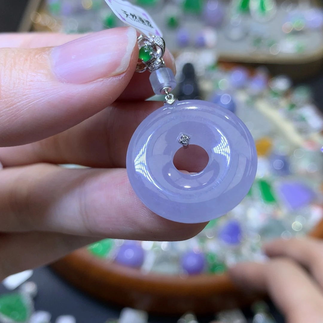 颈饰18K金镶嵌翡翠