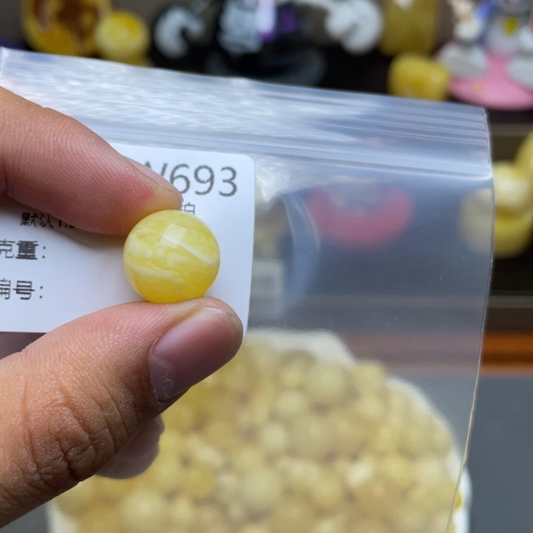 未镶嵌琥珀珠宝奇石