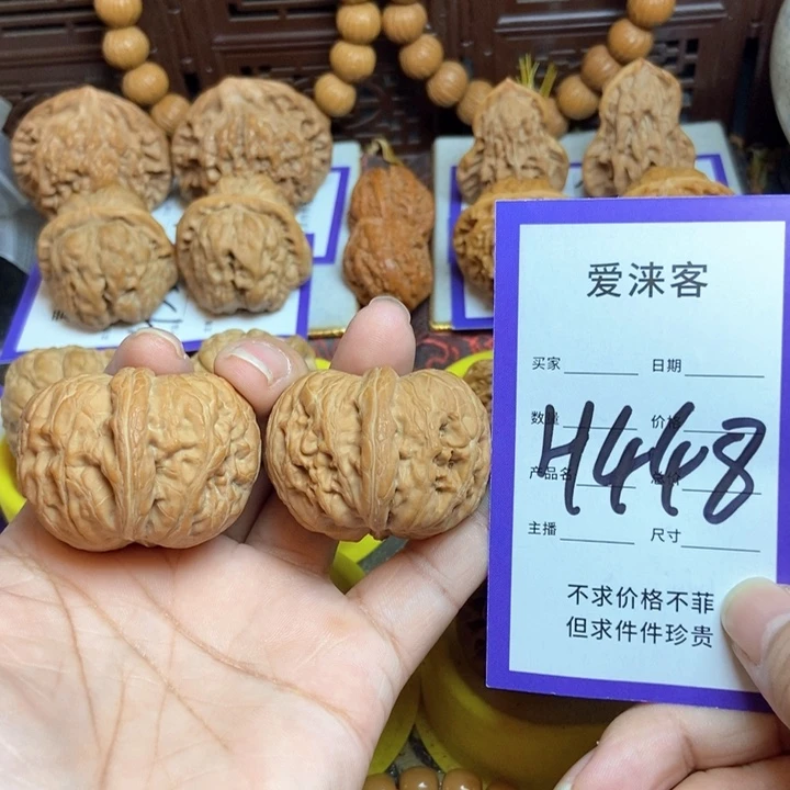 東***人把件桃核43元宝全品……