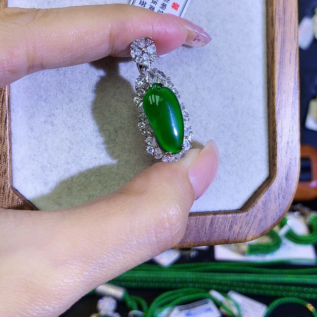 翡翠颈饰银S925镶嵌天然翡翠福瓜