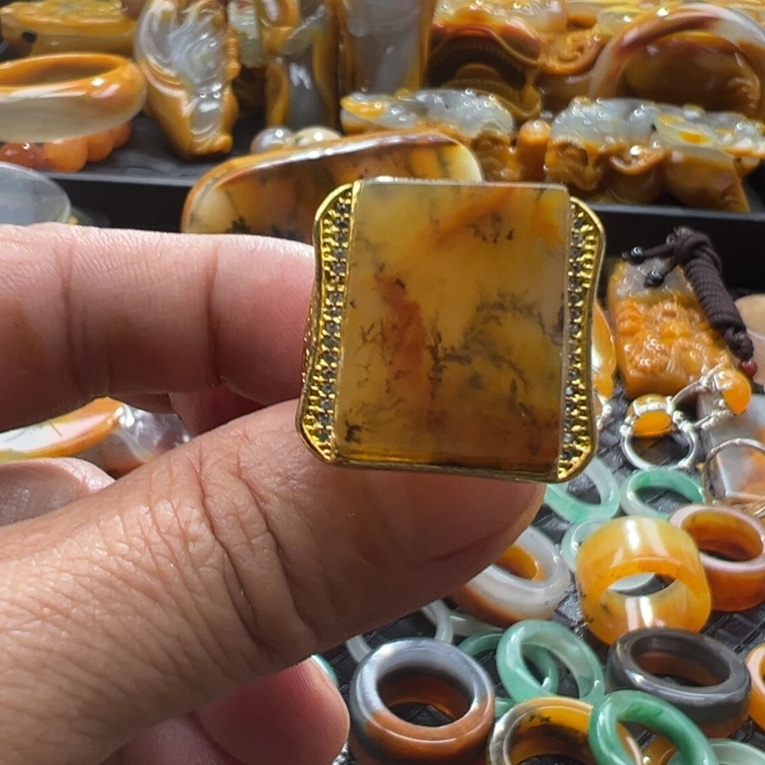 石英质玉未镶嵌颈饰