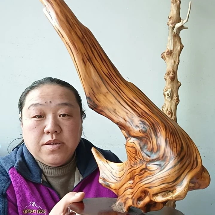 林****颖太行崖柏成品摆件