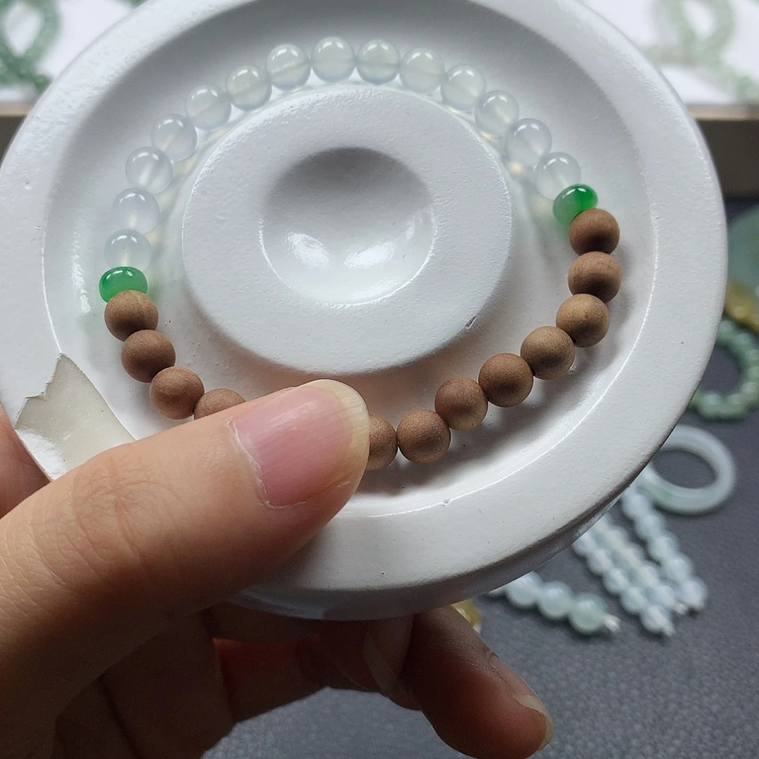 翡翠未镶嵌颈饰手串