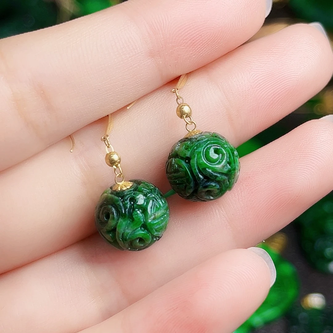 颈饰18K金镶嵌翡翠多样性