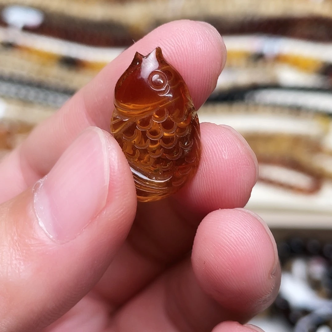 神****未镶嵌琥珀裸石大