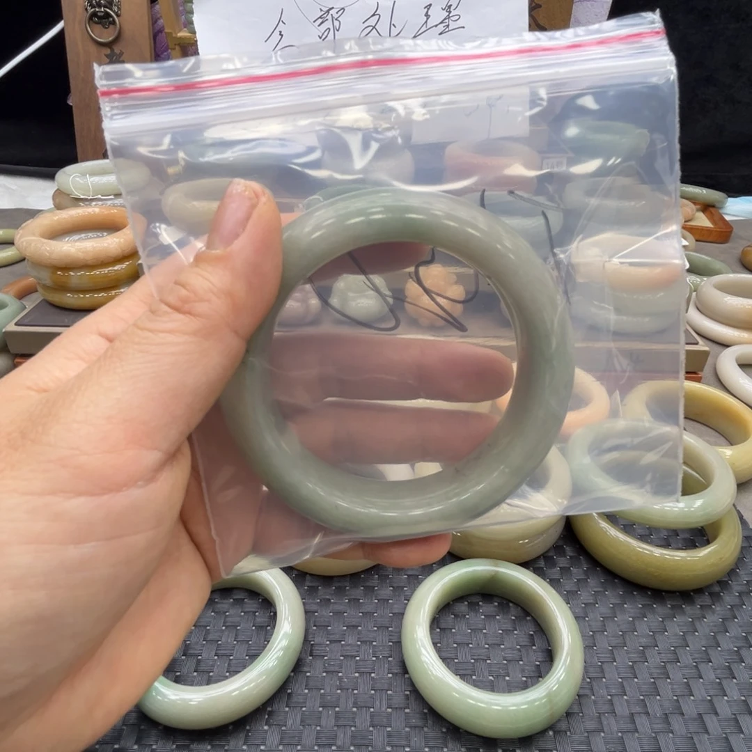 石英质玉未镶嵌手镯