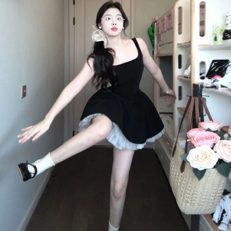 韩系漂亮独特超好看收腰蓬蓬小黑裙赫本风吊带连衣裙2025夏季穿搭