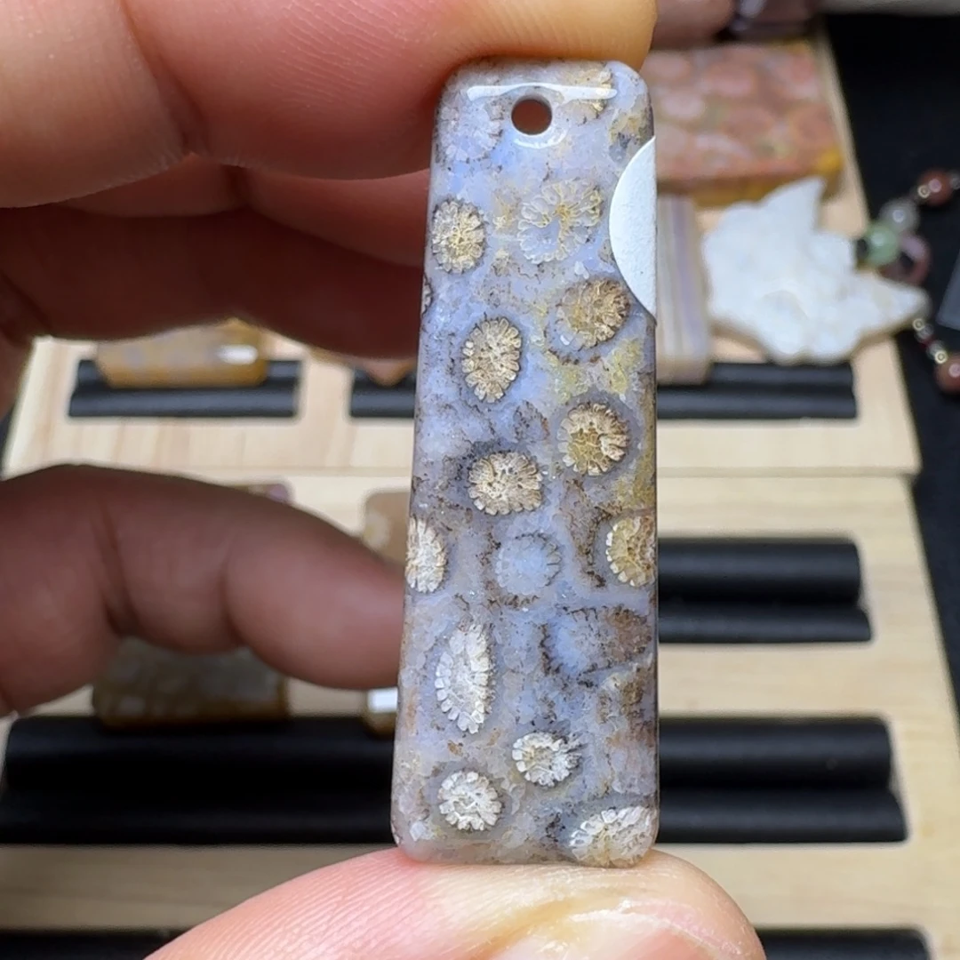 未镶嵌纯天然色有机玉石保真色硅化玉