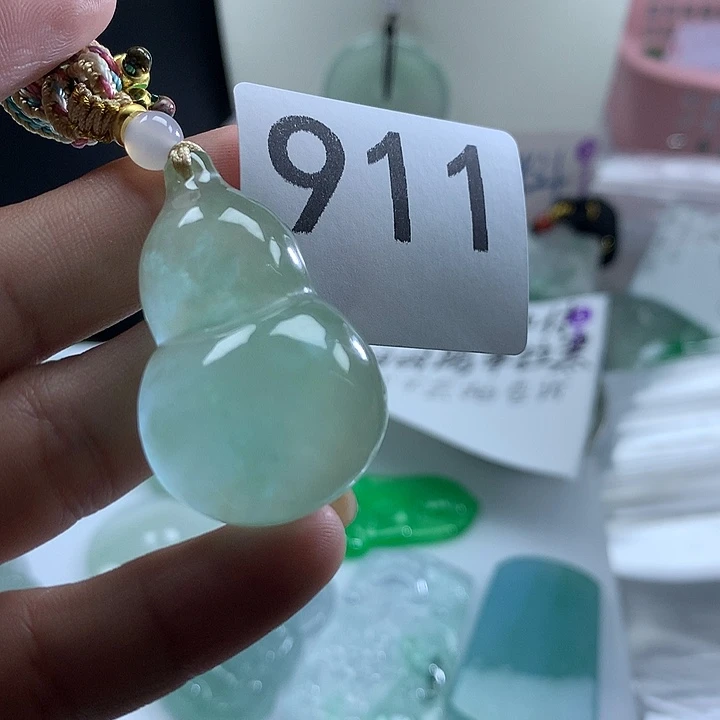 翡翠未镶嵌吊坠(赠链)