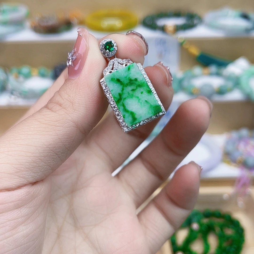 翡翠未镶嵌手链吊坠