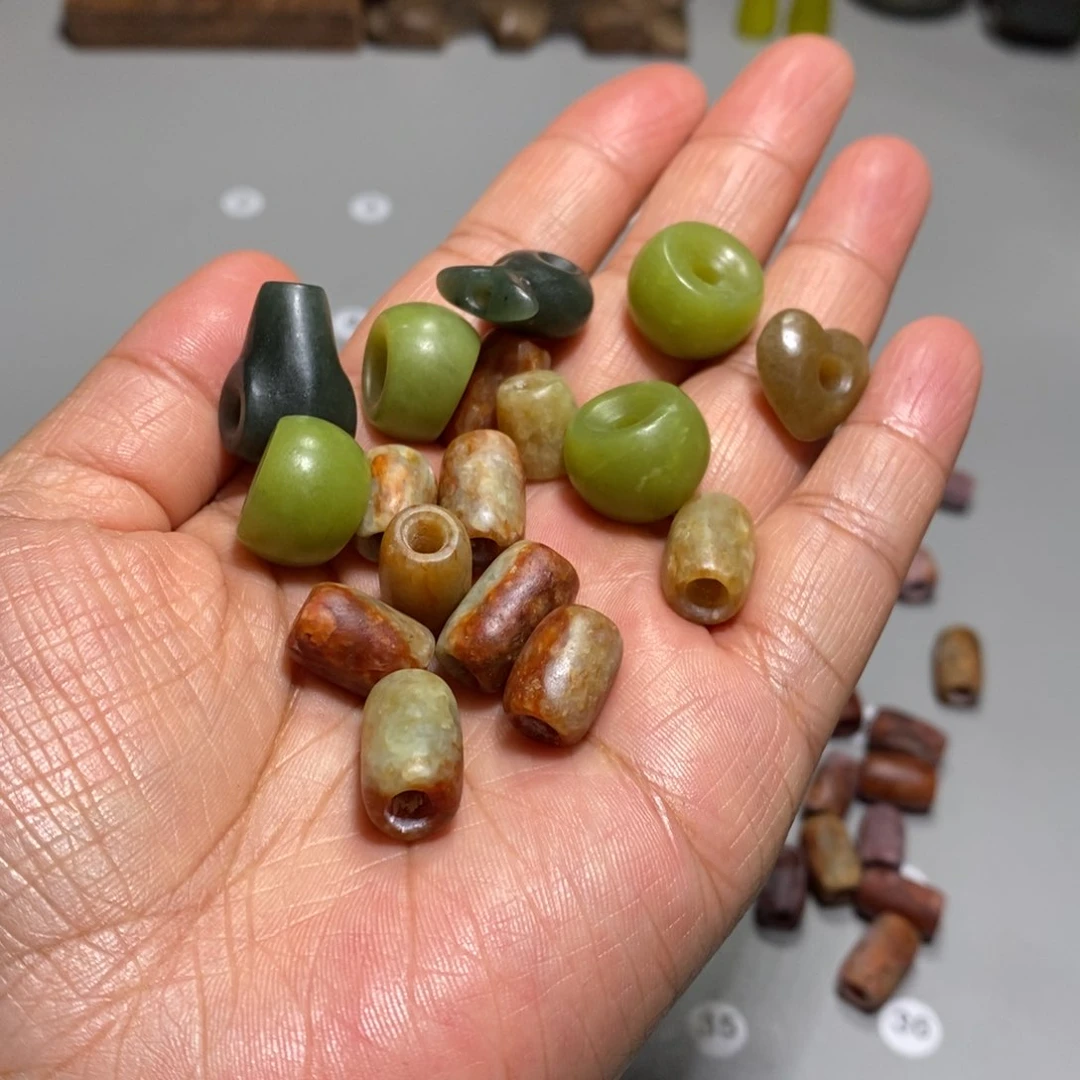 岫岩河磨玉（透闪石质玉）未镶嵌颈饰桑*果