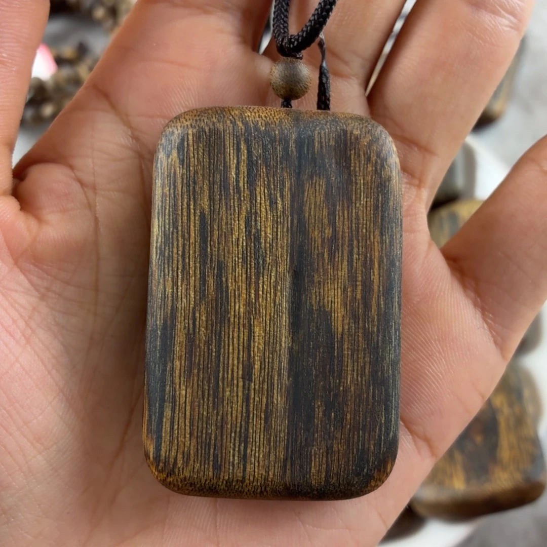 沉香沉香碎屑平安无事牌13克福利价