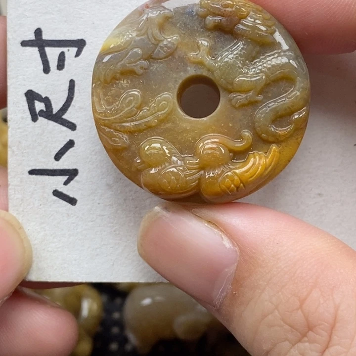 硅化珊瑚（珊瑚玉）未镶嵌颈饰