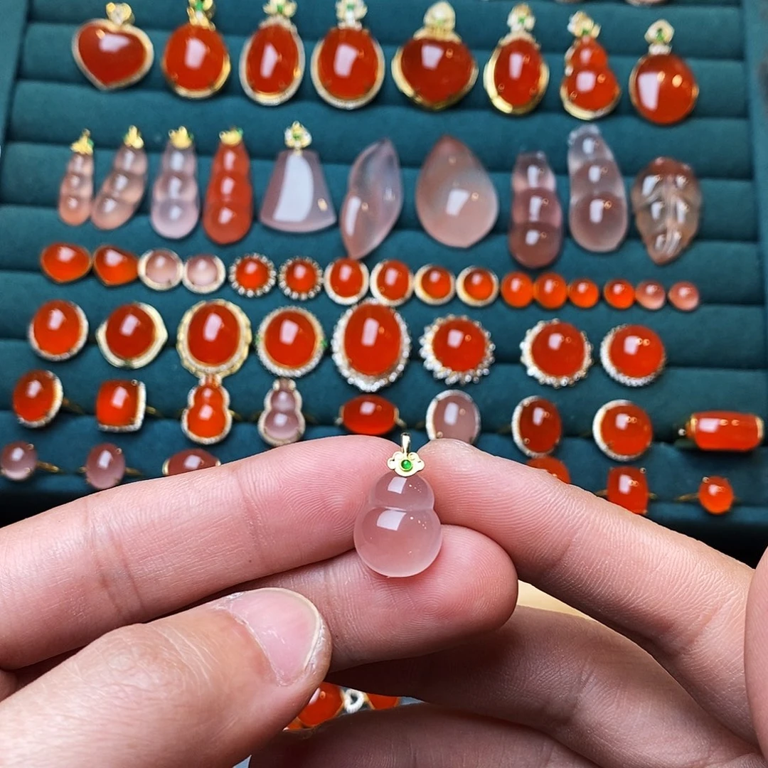 南红玛瑙18K金镶嵌颈饰