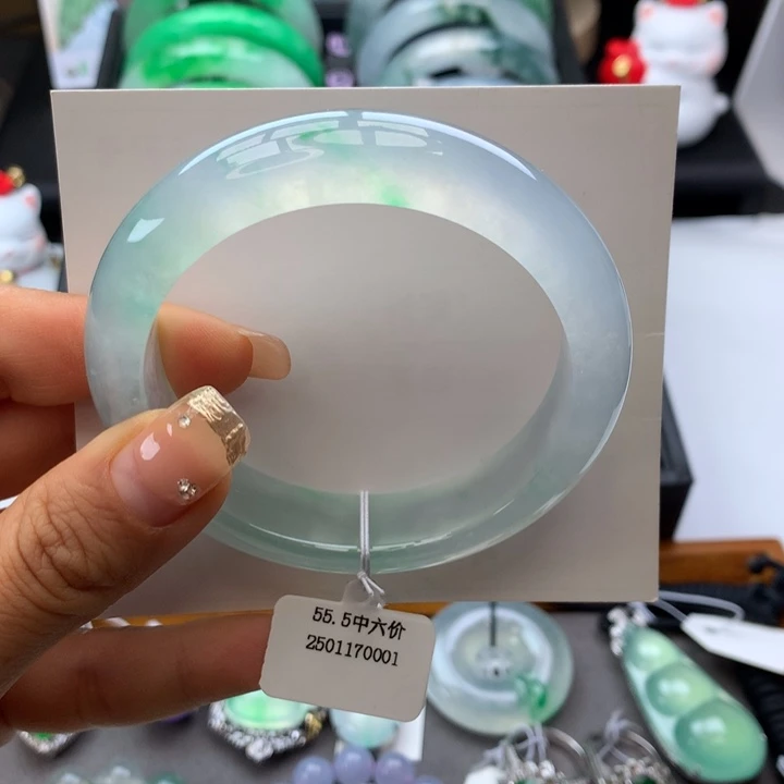 翡翠手镯未镶嵌金丝绿正圈