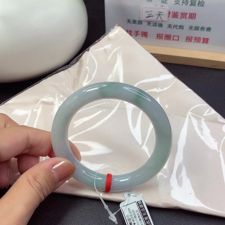 翡翠手镯（圆镯）未镶嵌5556