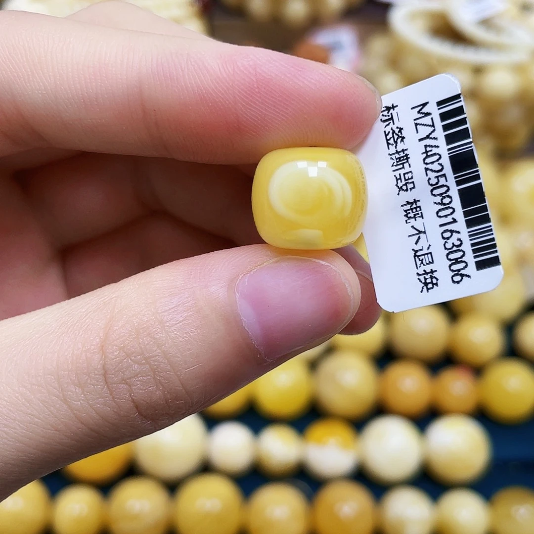 裸石琥珀未镶嵌13.4*11.5mm.瑕