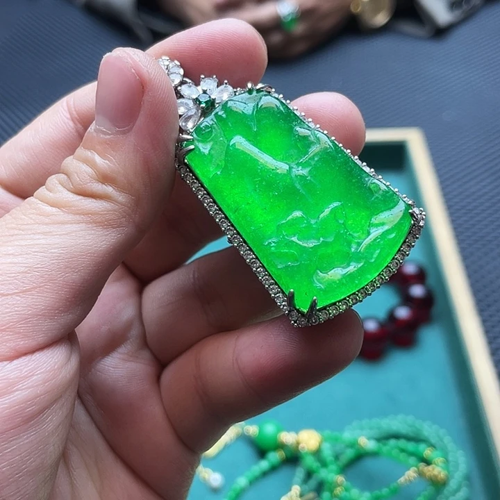 翡翠手链未镶嵌嗷嗷