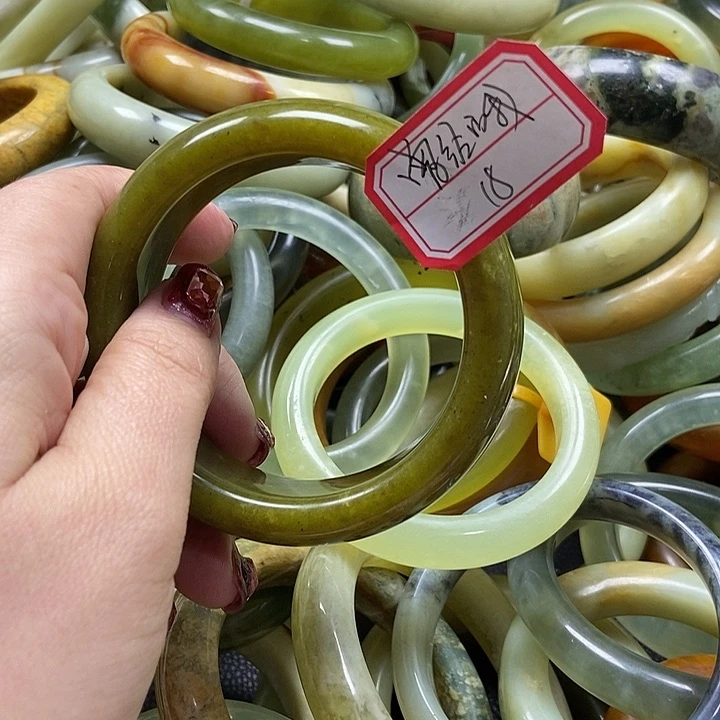 蛇纹石玉手镯未镶嵌曾***！