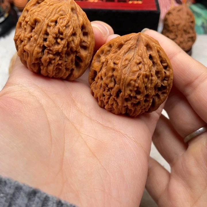 神***人40-41黄皮 凹底 又黄