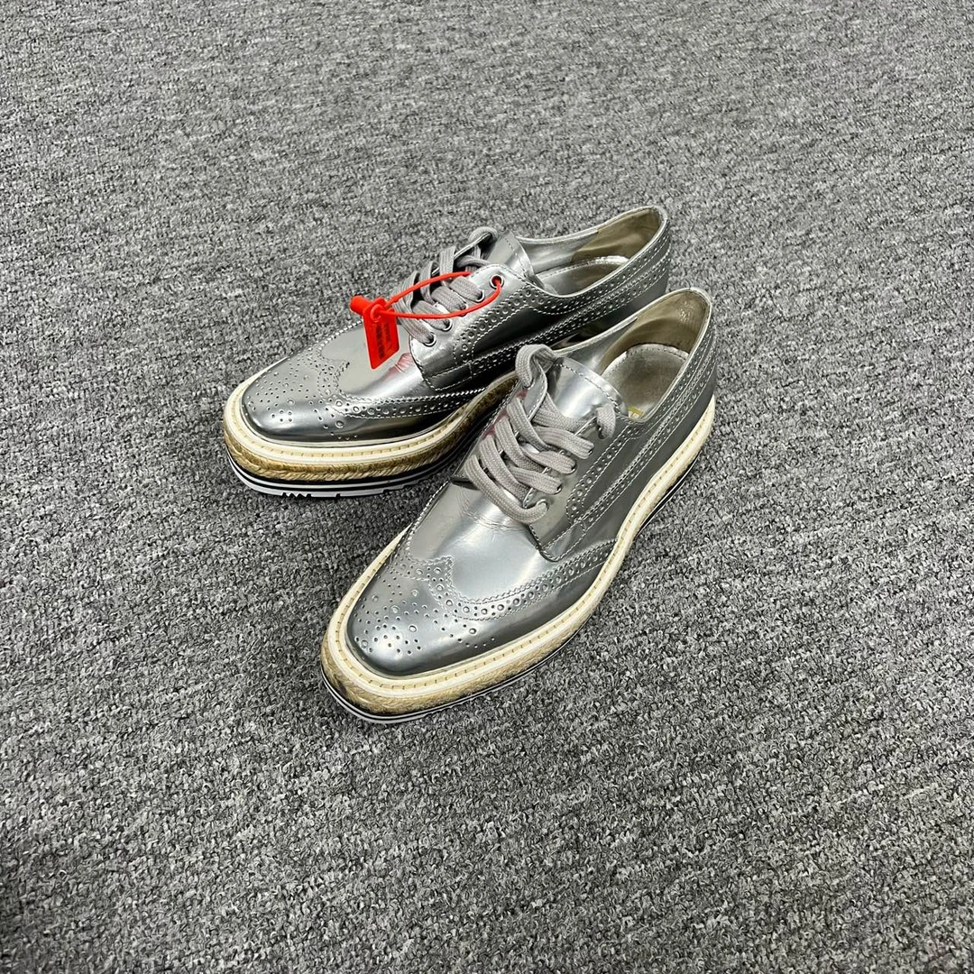 99新 Prada/普拉达 银色 雕花 厚底 松糕鞋 36码