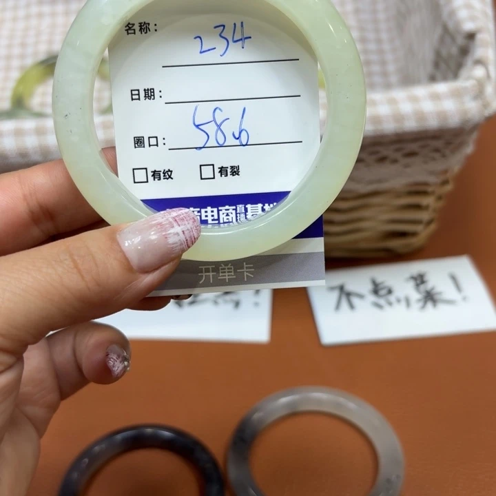 未镶嵌岫玉手镯天然