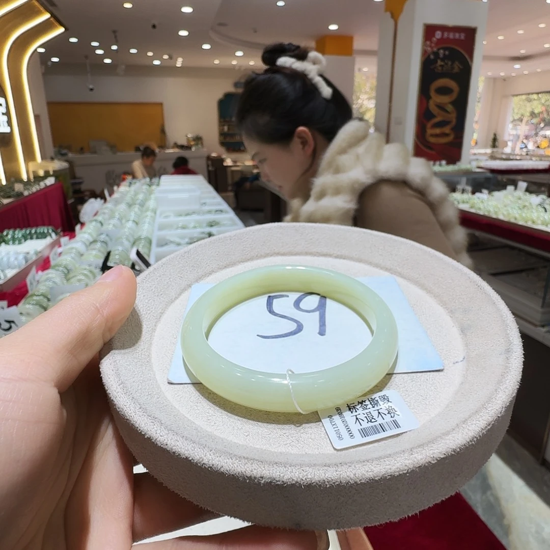 和田玉未镶嵌手镯47