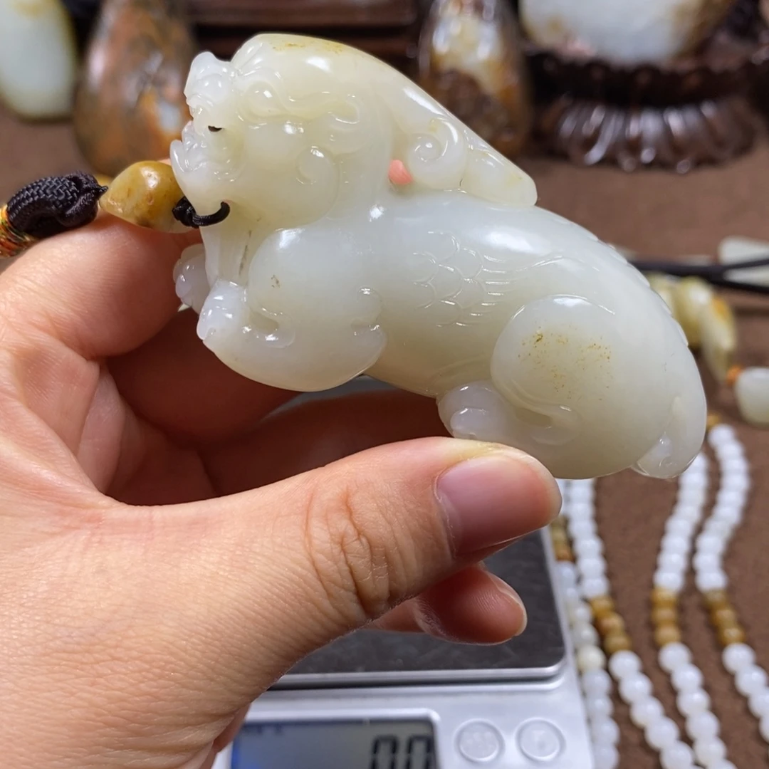 和田玉未镶嵌把件