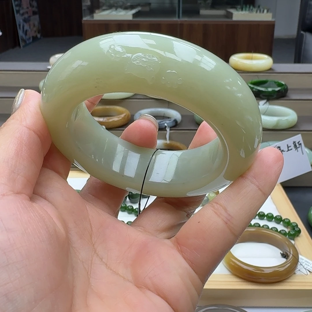 未镶嵌手镯和田玉