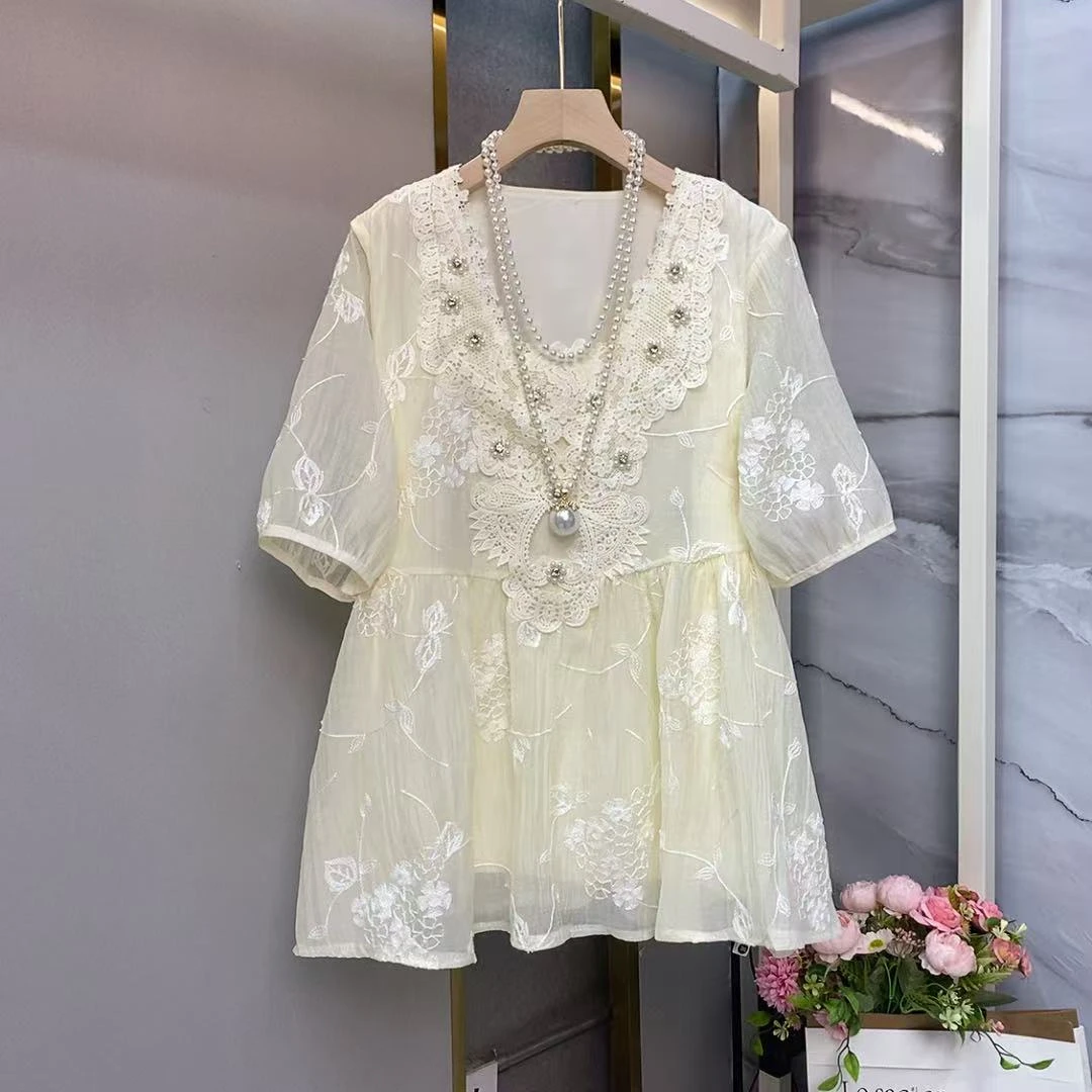 2025夏季大码女装新款MM刺绣重工钉珠显瘦宽松遮肉蕾丝上衣轻奢潮