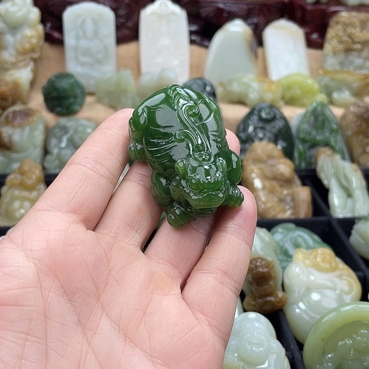 天***勤和田玉（糖玉）未镶嵌颈饰