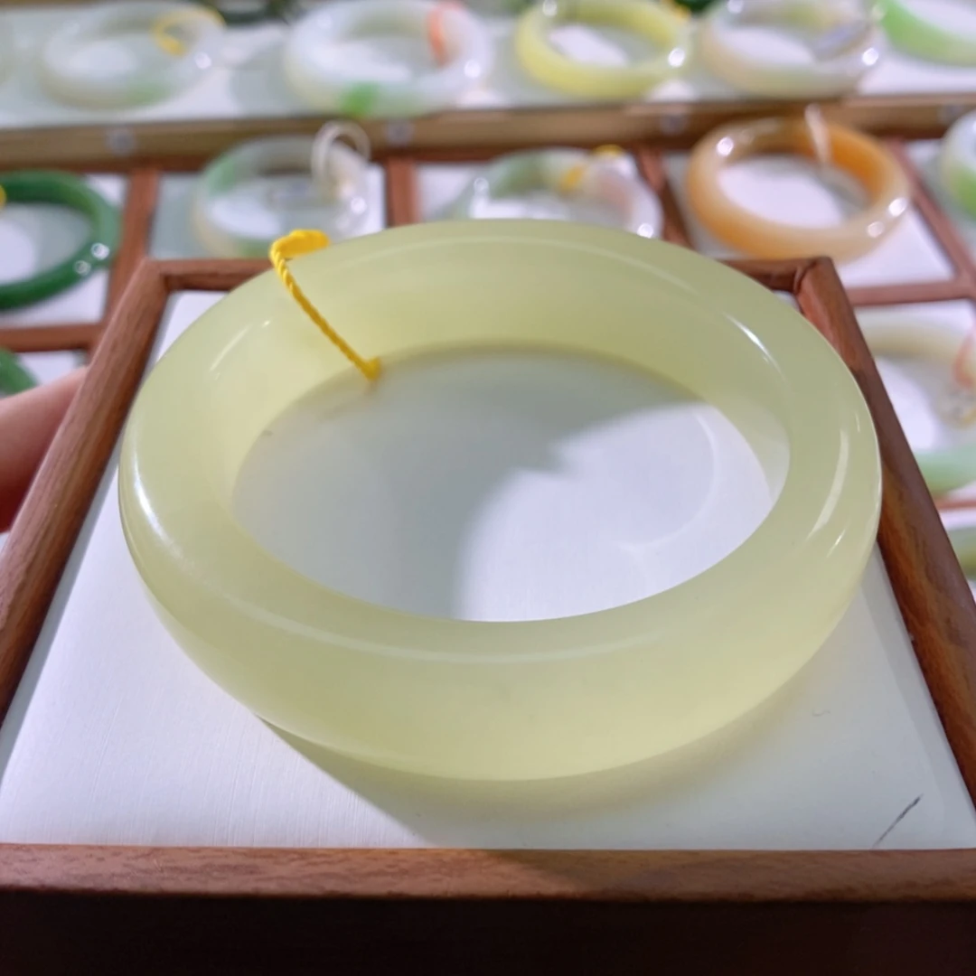 【闪购商品】未镶嵌手镯和田玉（黄玉）