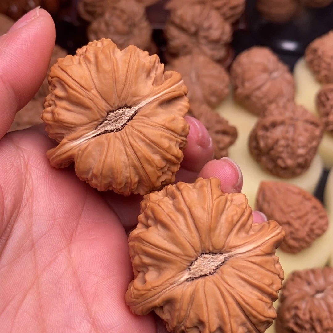 【闪购商品】文玩核桃白狮子