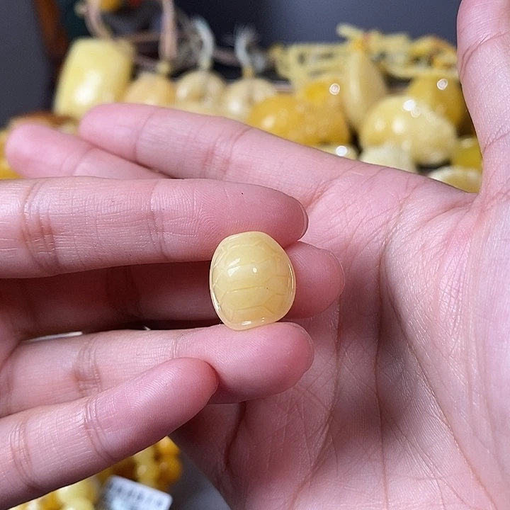 琥珀未镶嵌裸石富甲