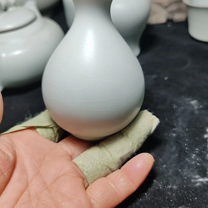 官瓷天青釉小花瓶