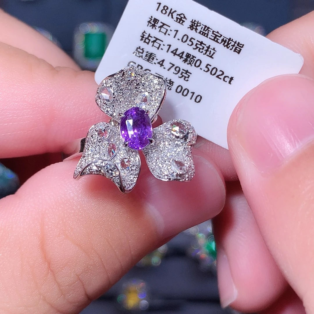 18K金镶嵌彩色蓝宝石戒指