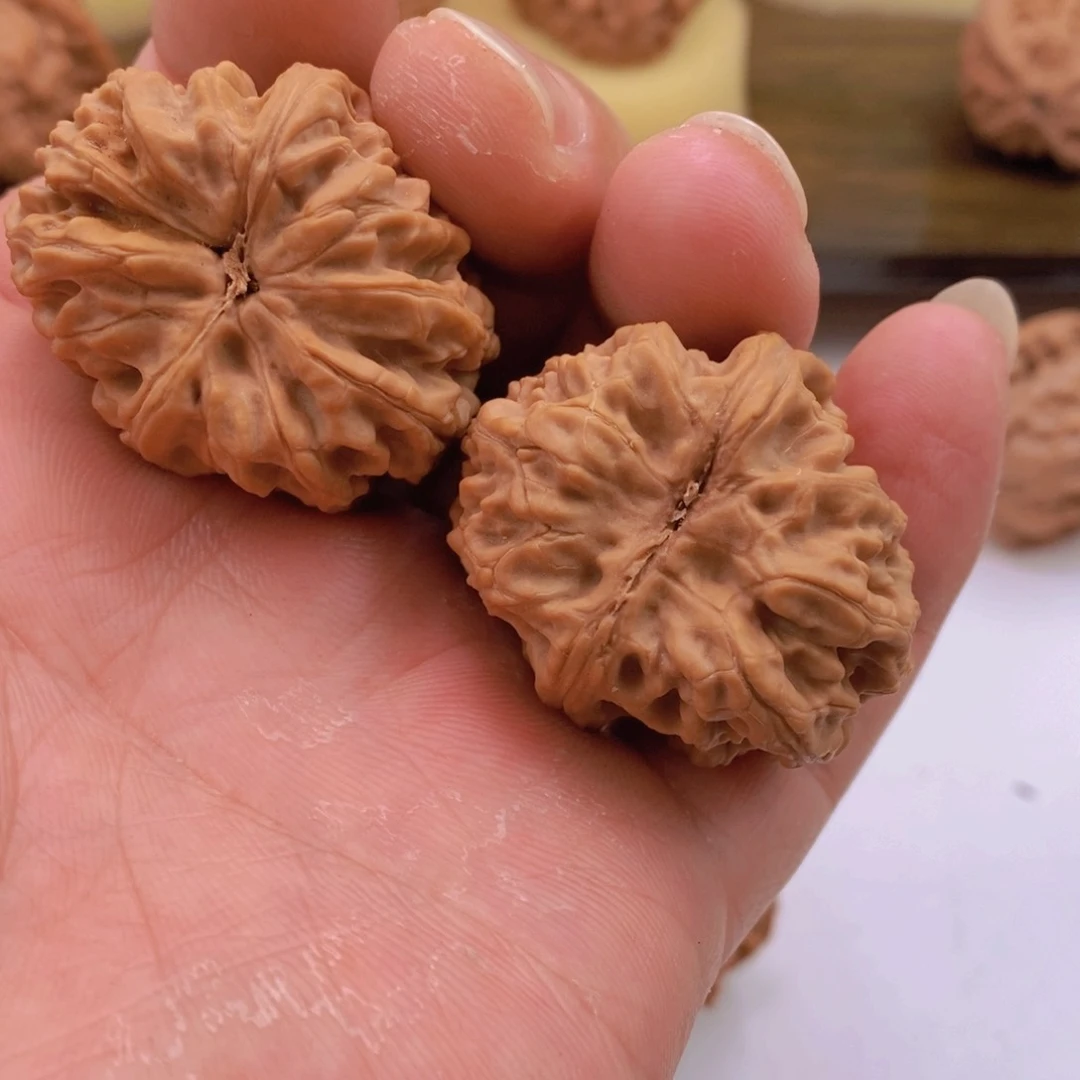 文玩核桃把件流**月文玩核桃