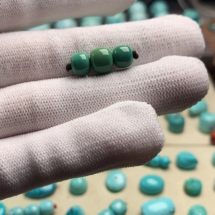 绿松石未镶嵌颈饰