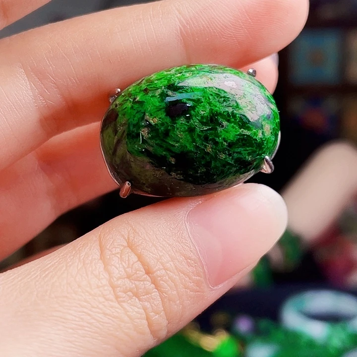 翡翠未镶嵌颈饰多样性