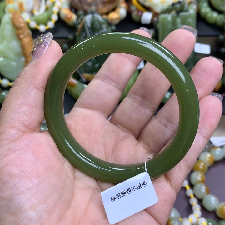 关***键未镶嵌手镯透闪石质玉