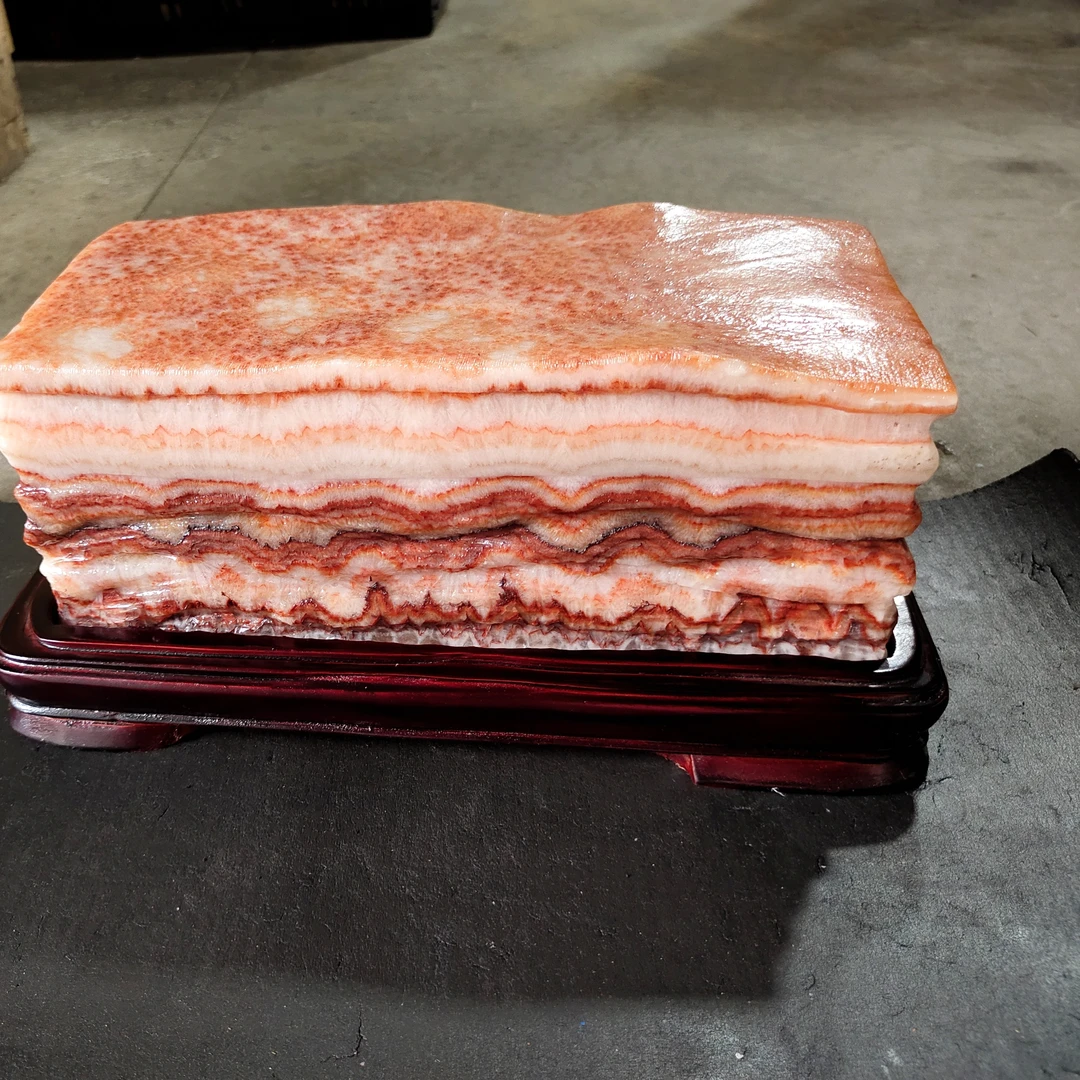 广西天然猪肉石摆件，石头长31*14*12含座长35 高15cm.30斤