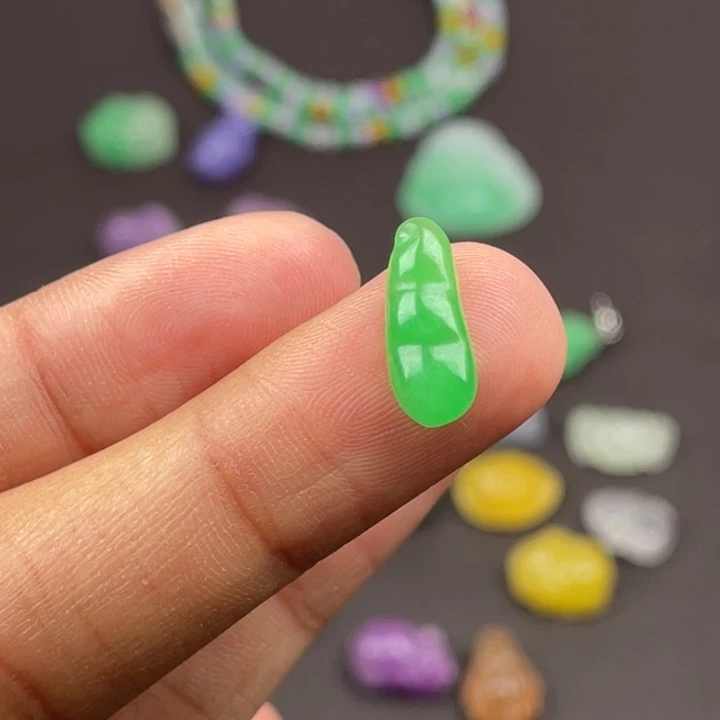 翡翠未镶嵌颈饰吊坠