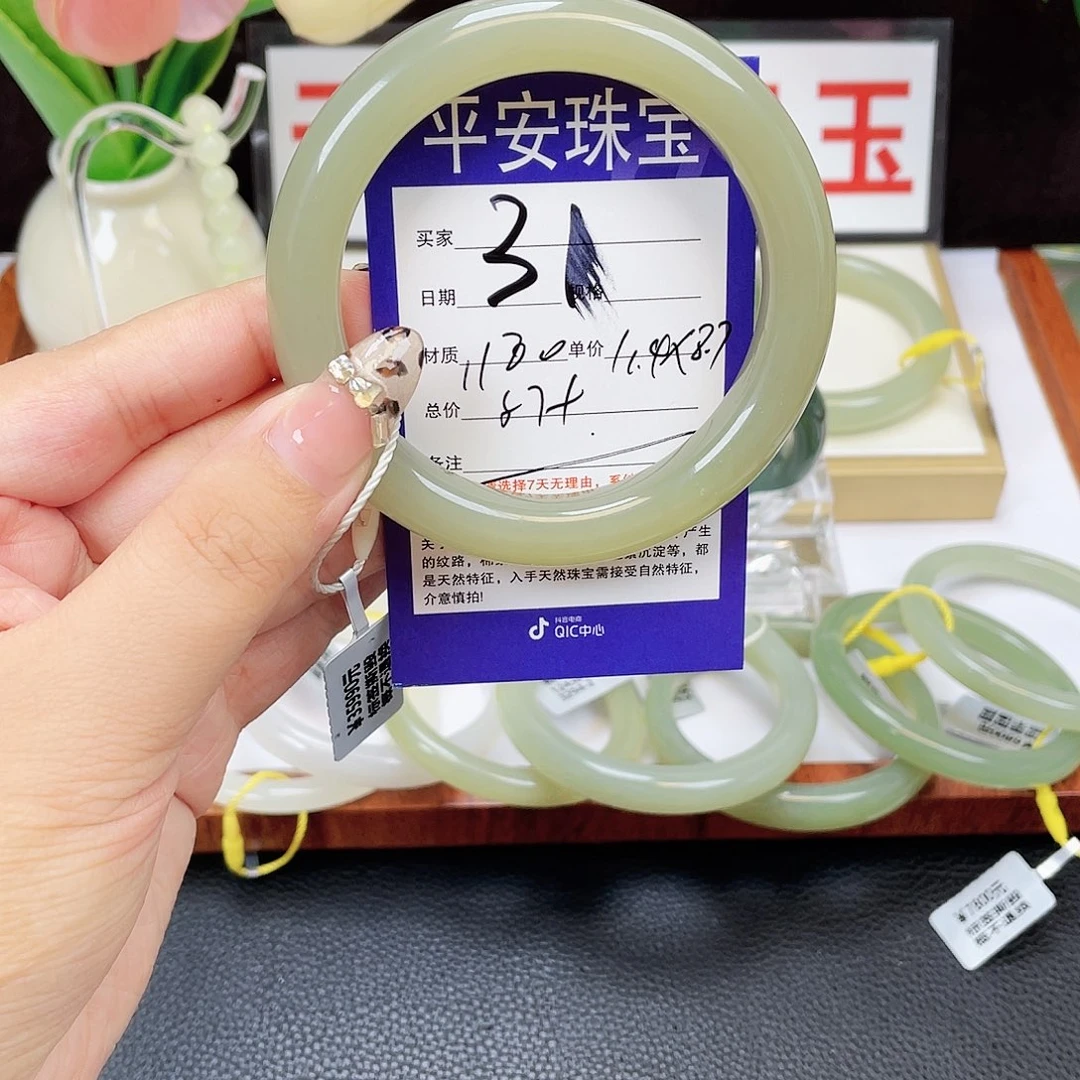 和田玉未镶嵌手镯