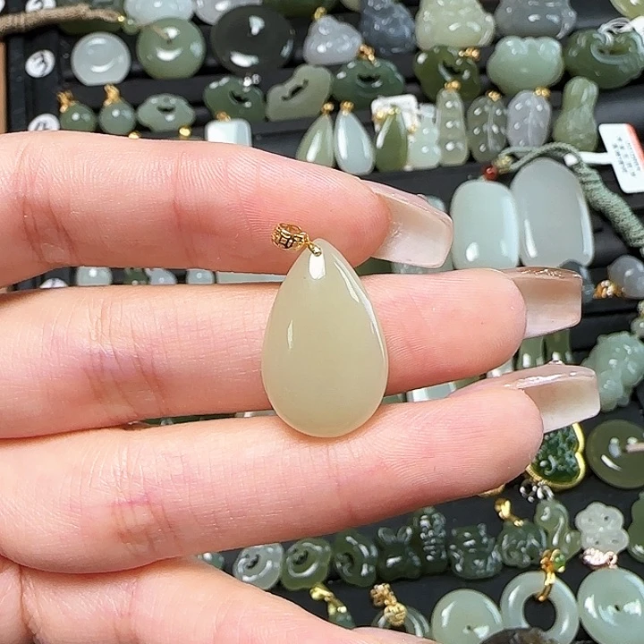 和田玉18K金镶嵌颈饰